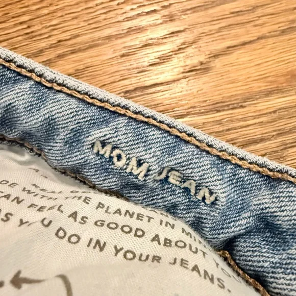 American Eagle Outfitters Mom Jeans - size 4 - Picture 3 of 4